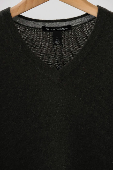 BASIC V-NECK SWEATER