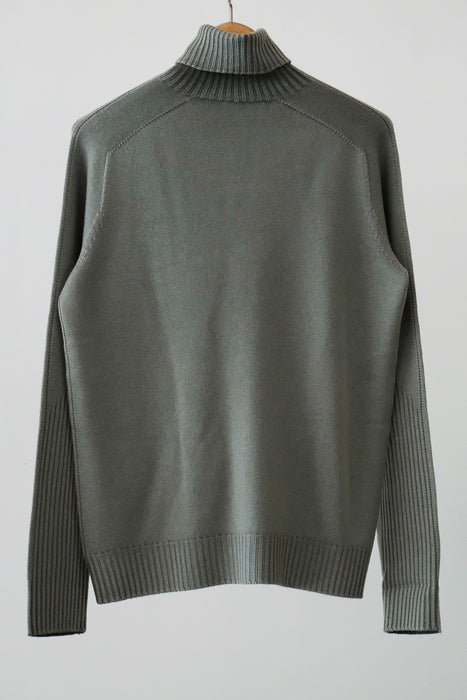 J-CLASS TURTLENECK