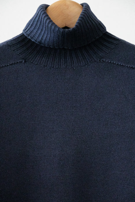 J-CLASS TURTLENECK