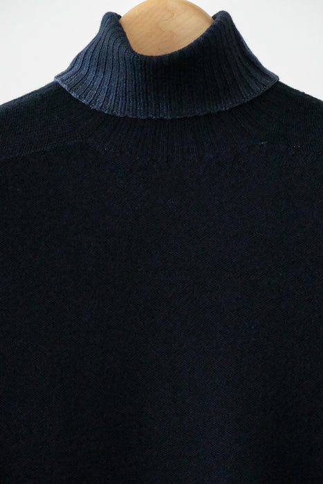 J-CLASS TURTLENECK