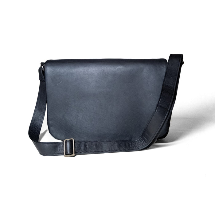 RECLAIMED LEATHER MESSENGER