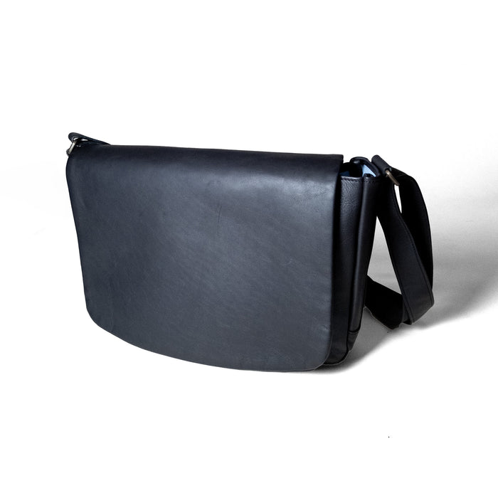 RECLAIMED LEATHER MESSENGER
