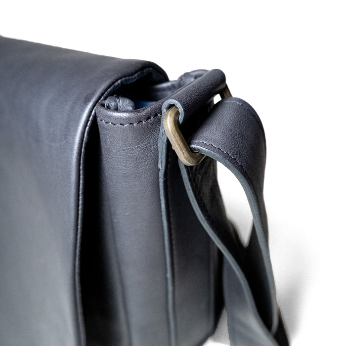 RECLAIMED LEATHER MESSENGER