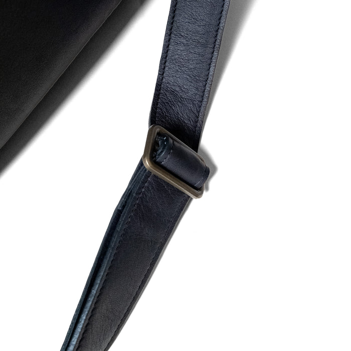 RECLAIMED LEATHER MESSENGER