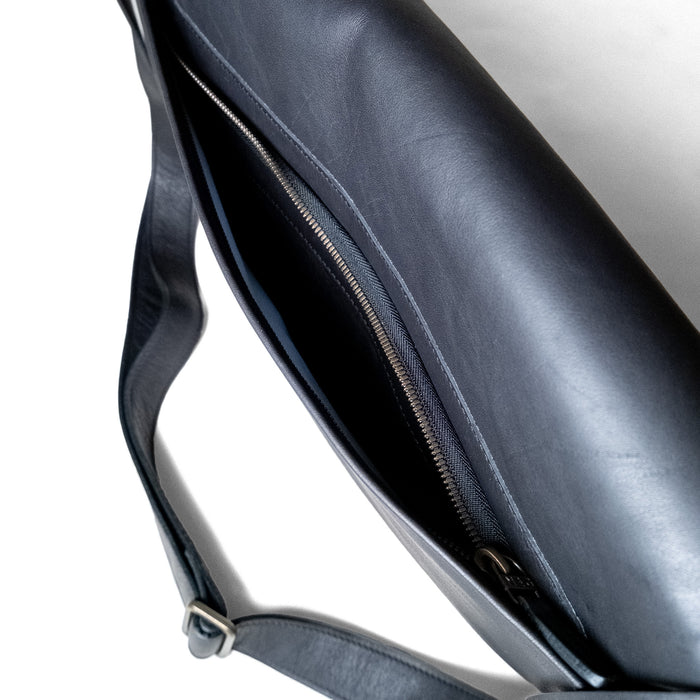 RECLAIMED LEATHER MESSENGER